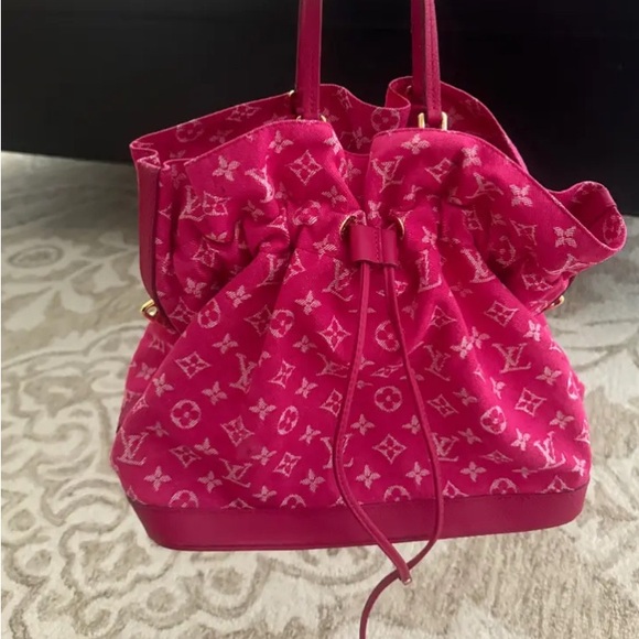 Louis Vuitton Handbags - Louis Vuitton Pink Monogram Women's Bag